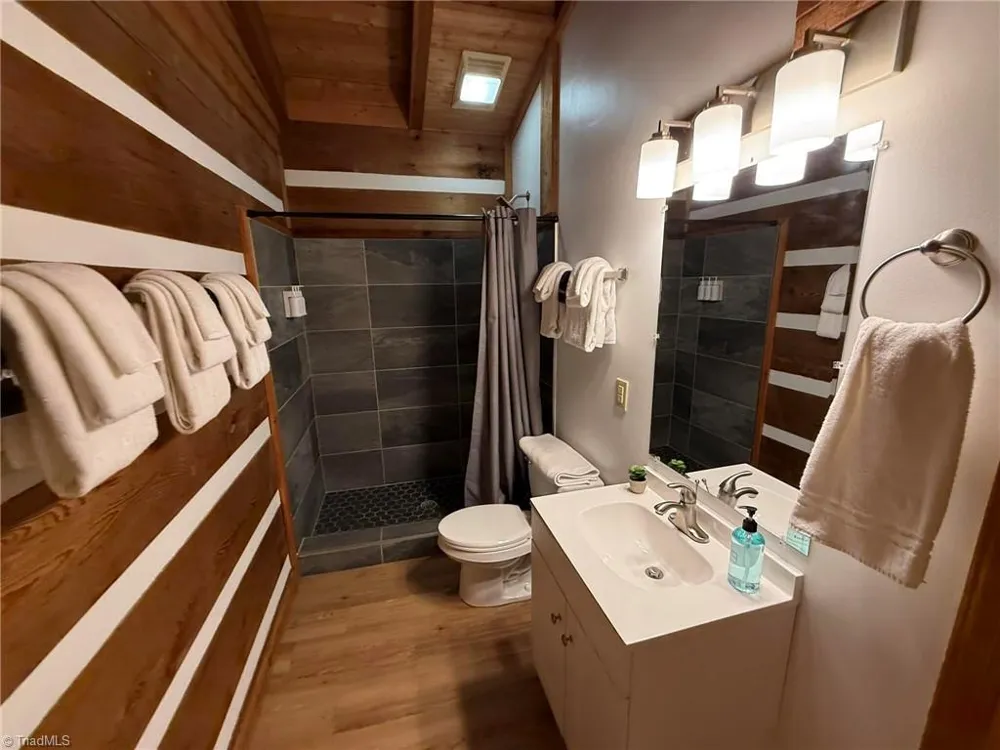 1105 Fall Creek Road Purlear, NC 28665