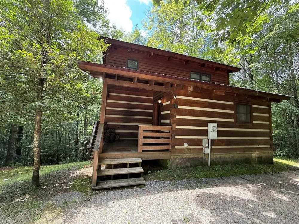 1105 Fall Creek Road Purlear, NC 28665
