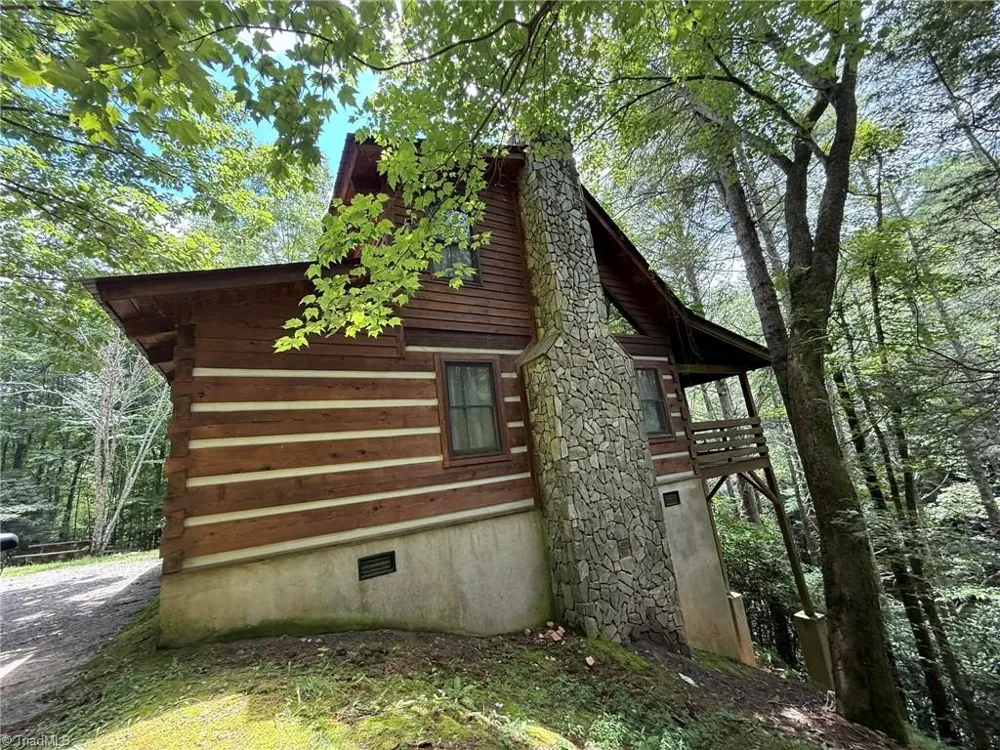 1105 Fall Creek Road Purlear, NC 28665