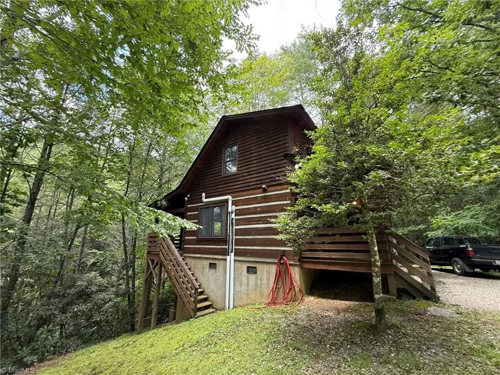 1105 Fall Creek Road Purlear, NC 28665