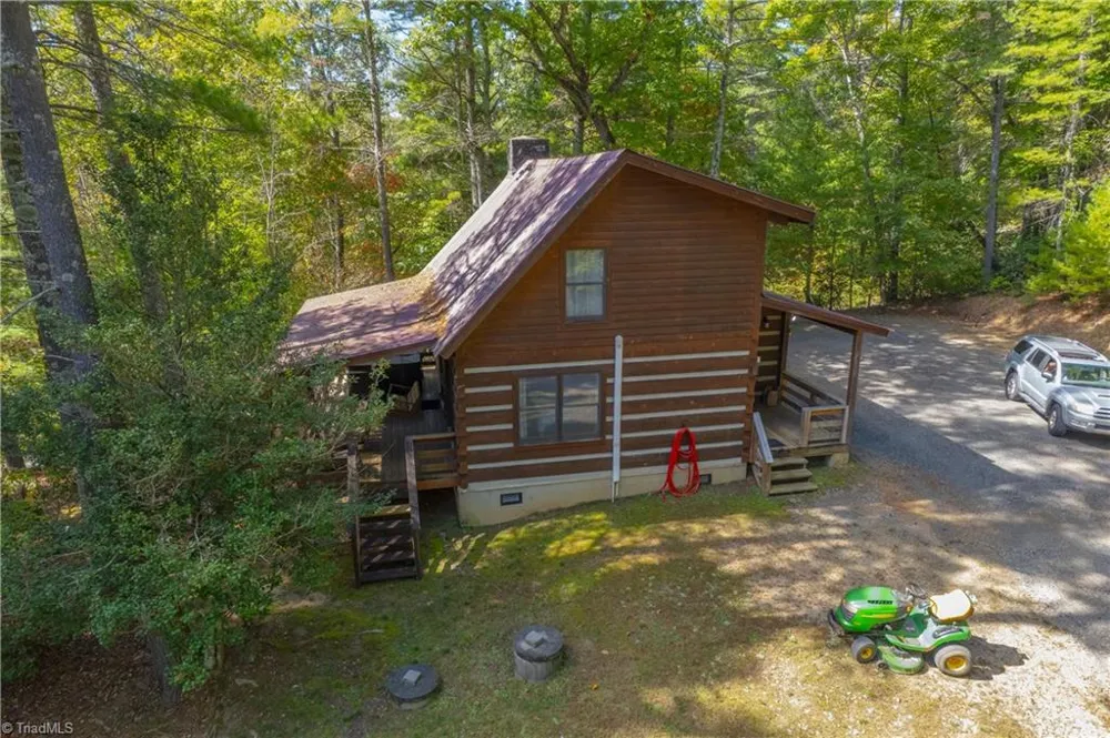 1105 Fall Creek Road Purlear, NC 28665