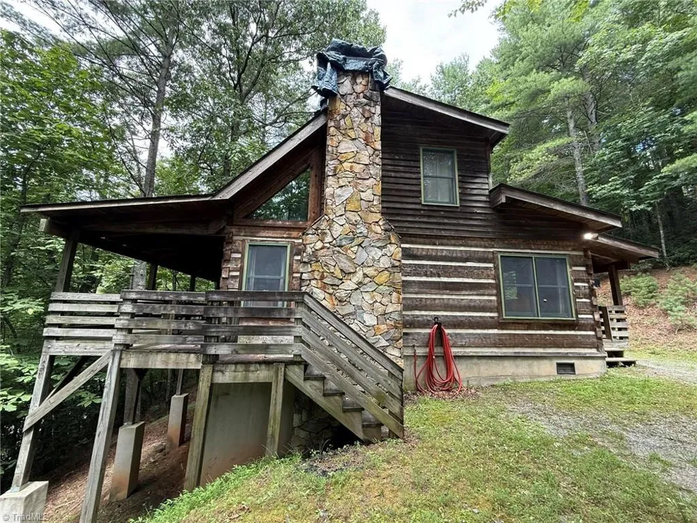 1105 Fall Creek Road Purlear, NC 28665