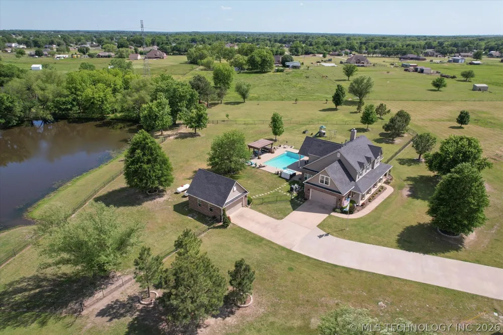 2406 E Fairfield Court Oologah, OK 74053