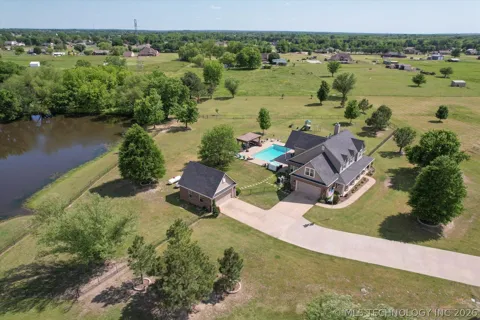 2406 E Fairfield Court