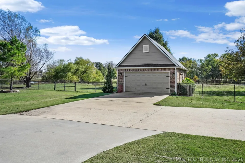 2406 E Fairfield Court Oologah, OK 74053