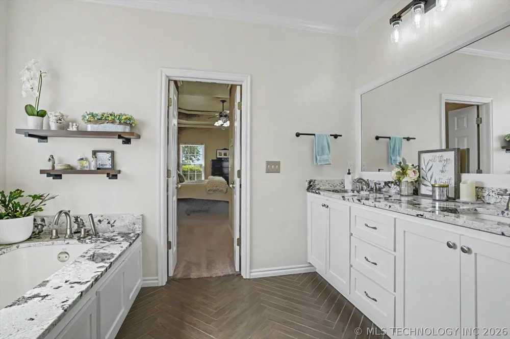 2406 E Fairfield Court Oologah, OK 74053