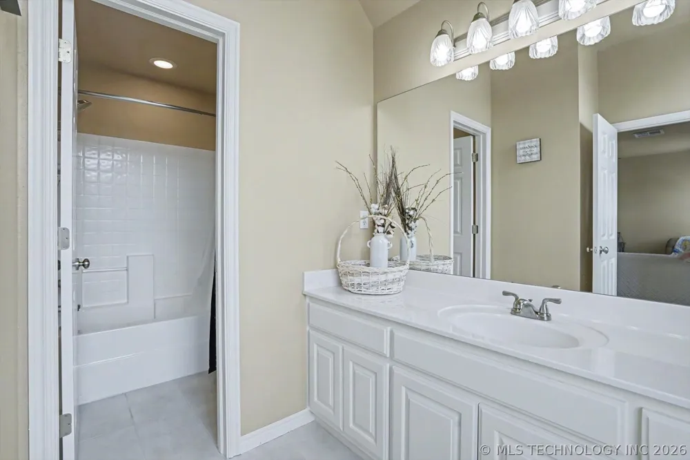 2406 E Fairfield Court Oologah, OK 74053