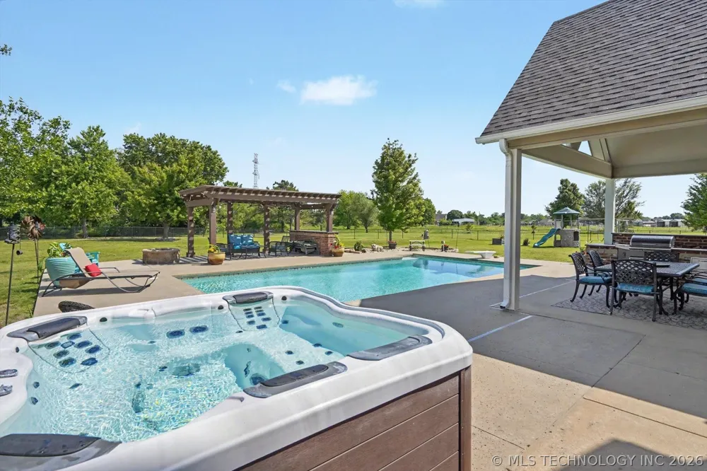 2406 E Fairfield Court Oologah, OK 74053