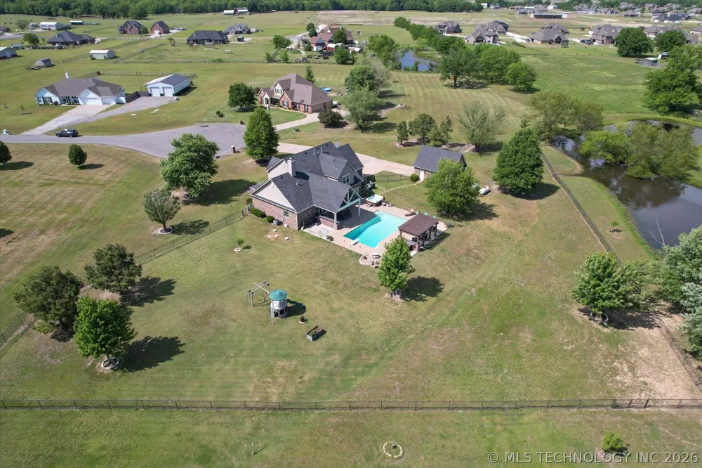 2406 E Fairfield Court Oologah, OK 74053