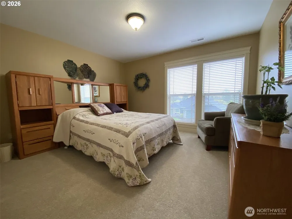 545 E 18 STREET La Center, WA 98629