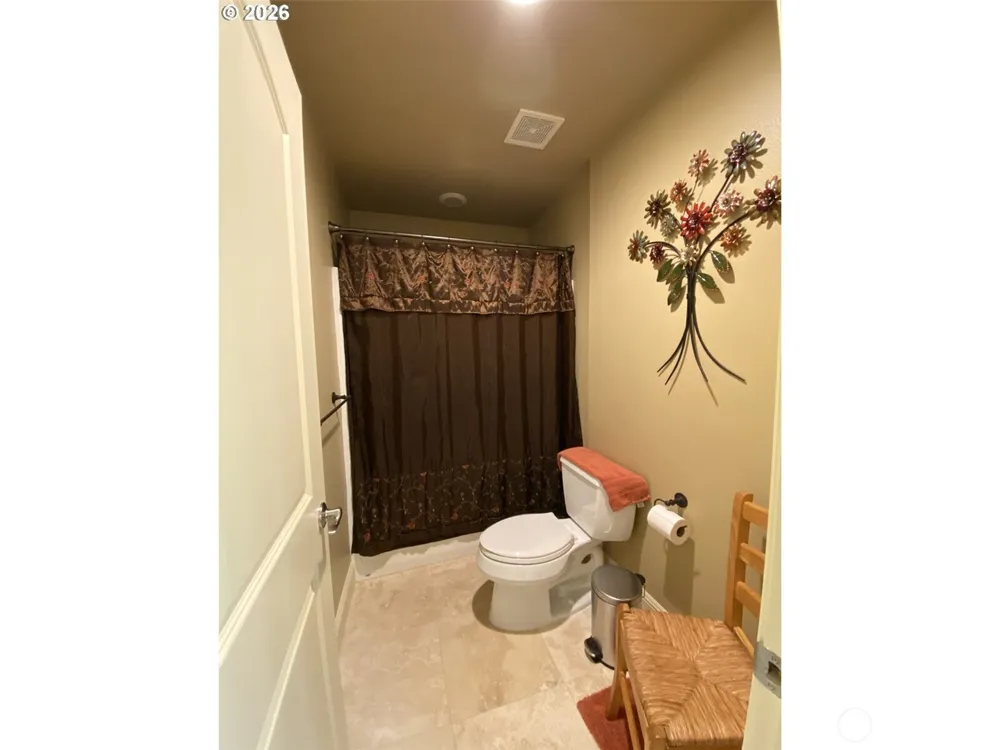 545 E 18 STREET La Center, WA 98629