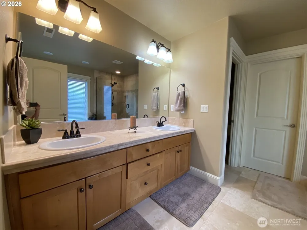 545 E 18 STREET La Center, WA 98629