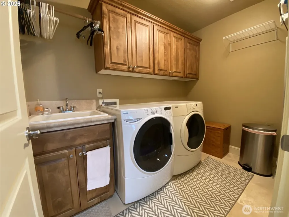 545 E 18 STREET La Center, WA 98629
