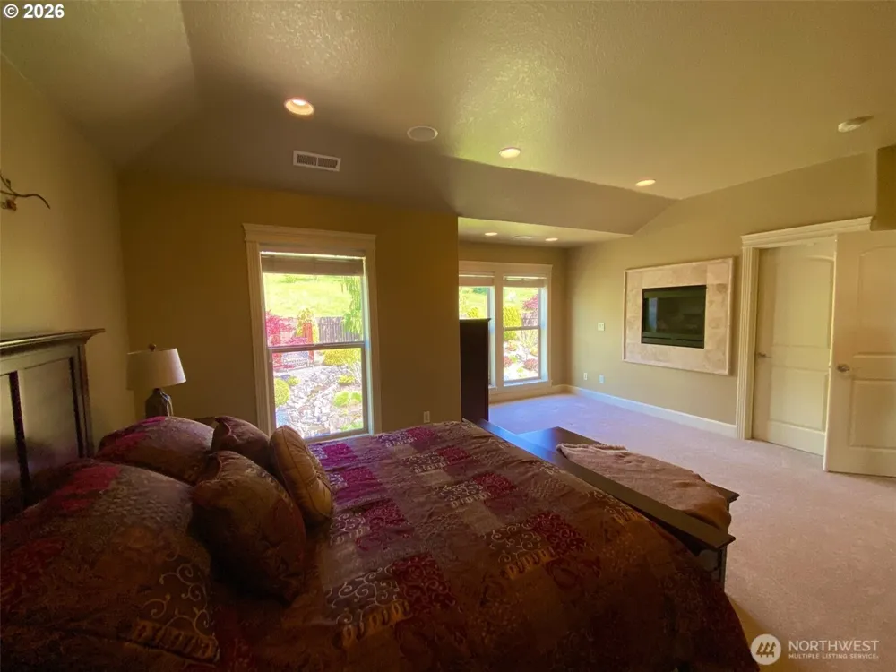 545 E 18 STREET La Center, WA 98629