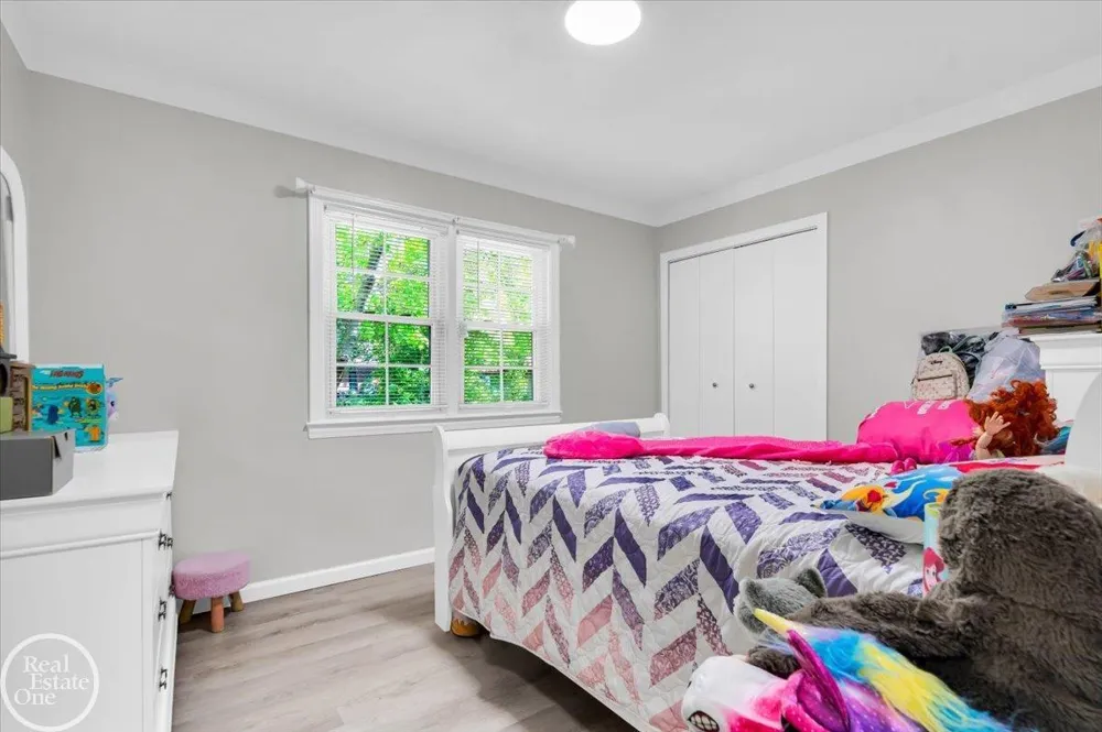 2024 Manchester Boulevard Grosse Pointe Woods City, MI 48236