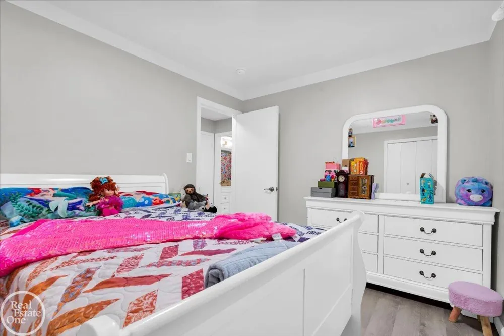 2024 Manchester Boulevard Grosse Pointe Woods City, MI 48236