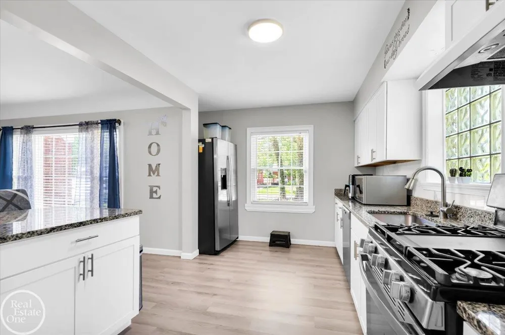 2024 Manchester Boulevard Grosse Pointe Woods City, MI 48236