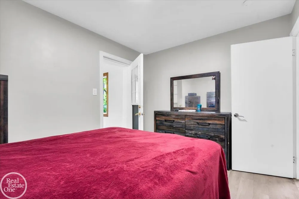 2024 Manchester Boulevard Grosse Pointe Woods City, MI 48236