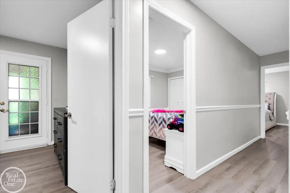 2024 Manchester Boulevard Grosse Pointe Woods City, MI 48236