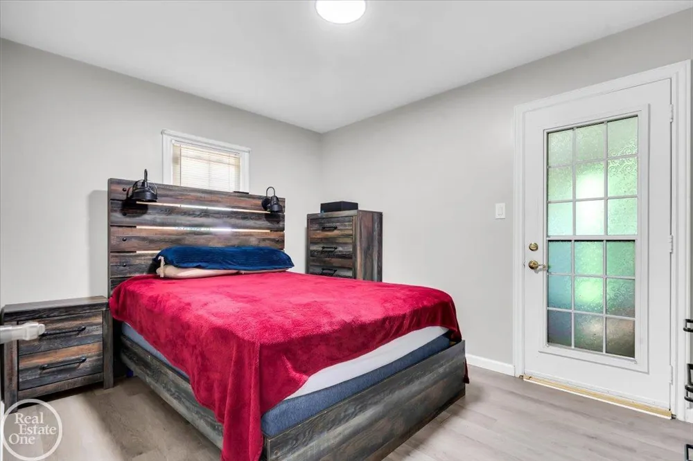 2024 Manchester Boulevard Grosse Pointe Woods City, MI 48236