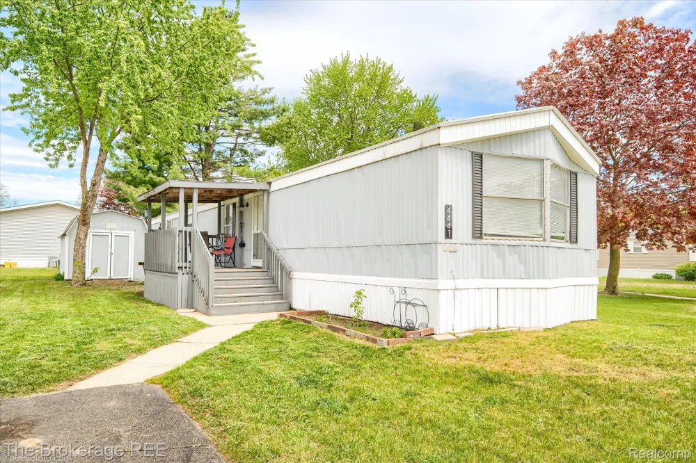 4441 Beechwood Brandon Charter Township, MI 48346