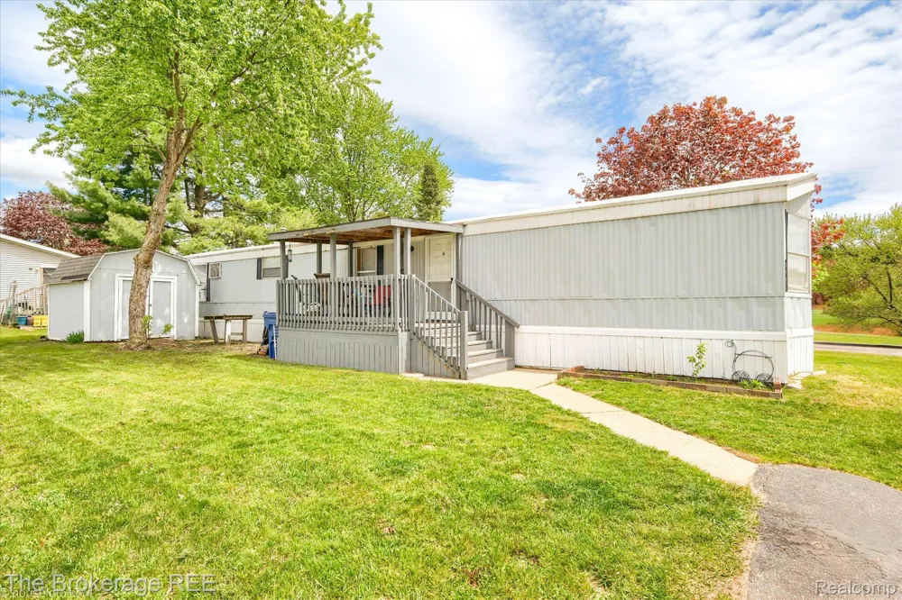 4441 Beechwood Brandon Charter Township, MI 48346