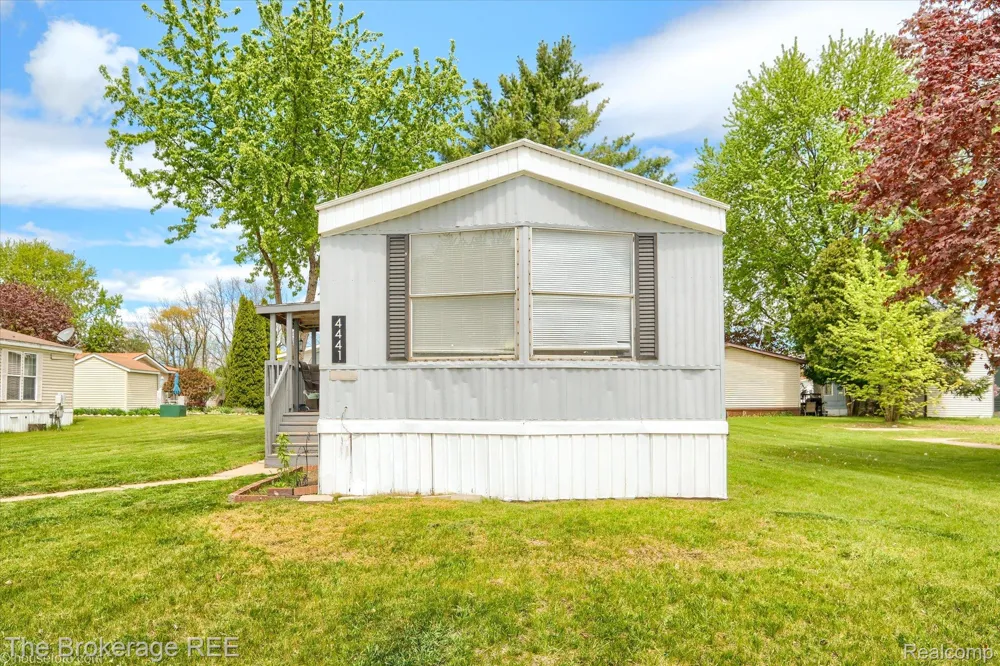 4441 Beechwood Brandon Charter Township, MI 48346