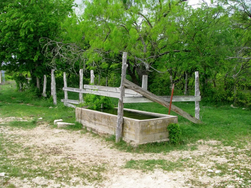 1233 County Road 434 Hamilton, TX 76531