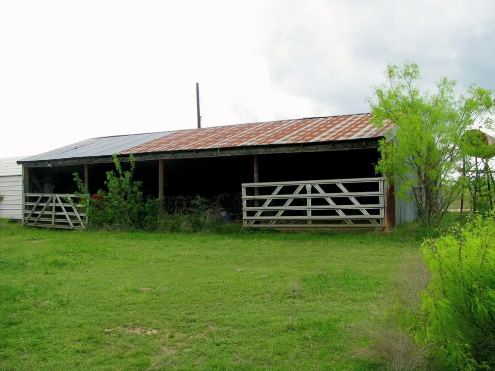 1233 County Road 434 Hamilton, TX 76531
