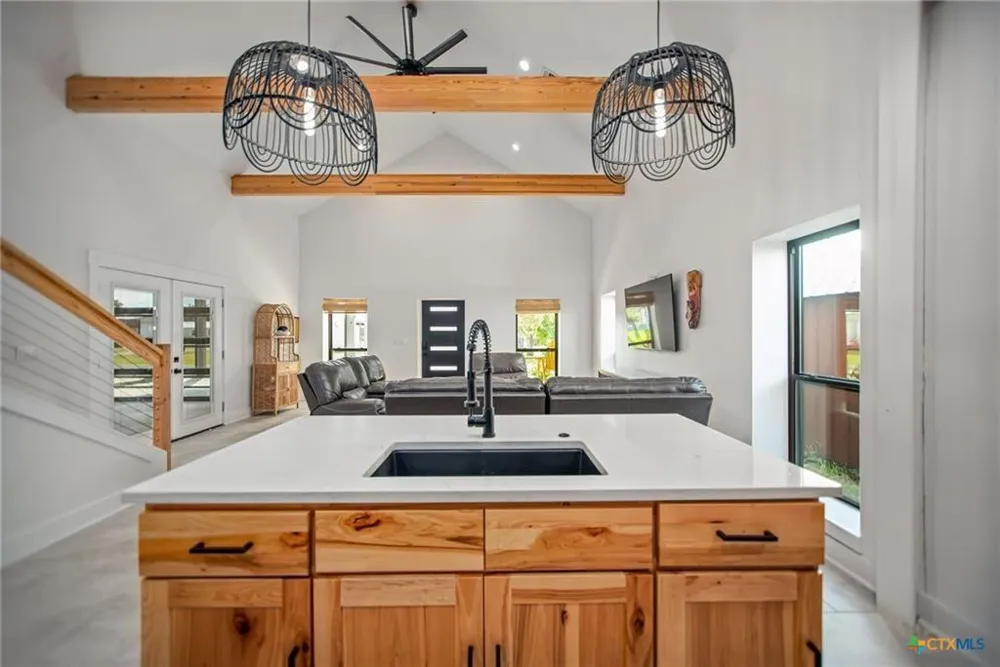 804 W Tyler Avenue Port O Connor, TX 77982