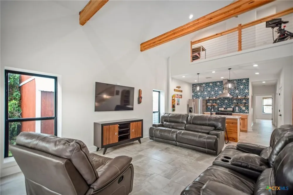 804 W Tyler Avenue Port O Connor, TX 77982