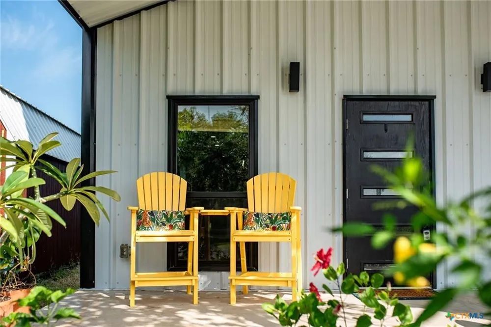 804 W Tyler Avenue Port O Connor, TX 77982