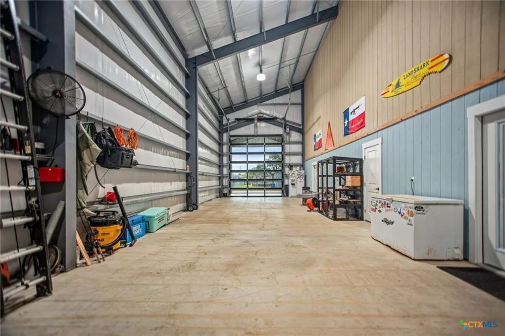 804 W Tyler Avenue Port O Connor, TX 77982