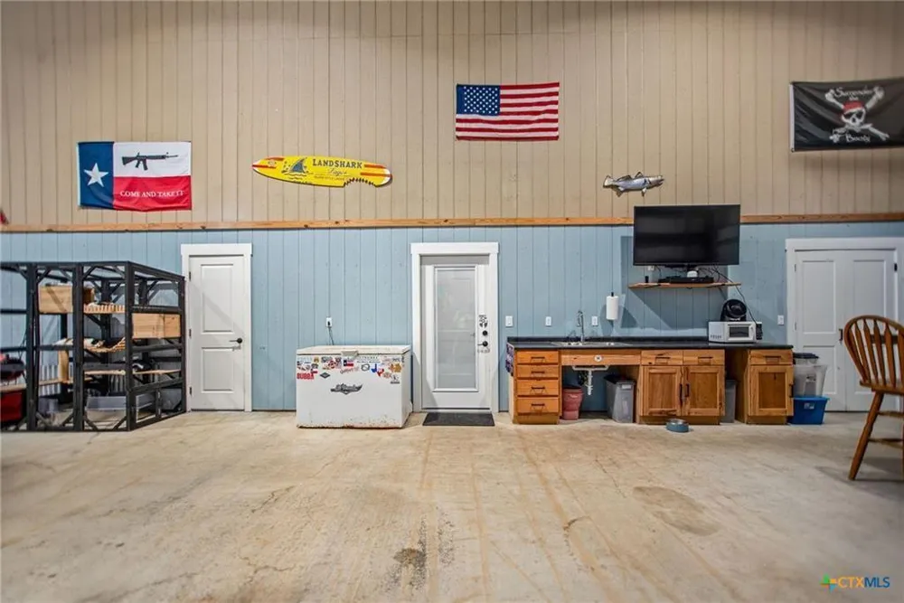 804 W Tyler Avenue Port O Connor, TX 77982