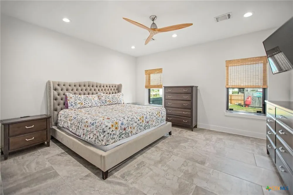 804 W Tyler Avenue Port O Connor, TX 77982