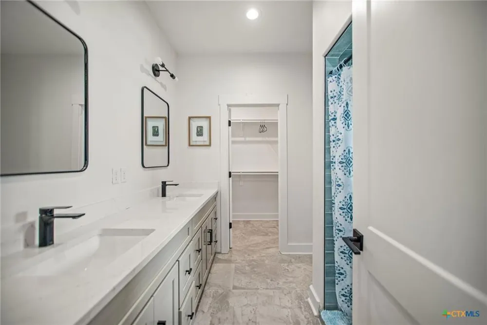 804 W Tyler Avenue Port O Connor, TX 77982