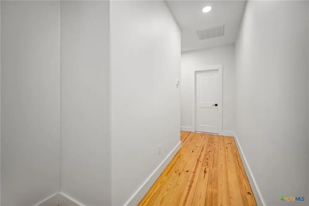 804 W Tyler Avenue Port O Connor, TX 77982