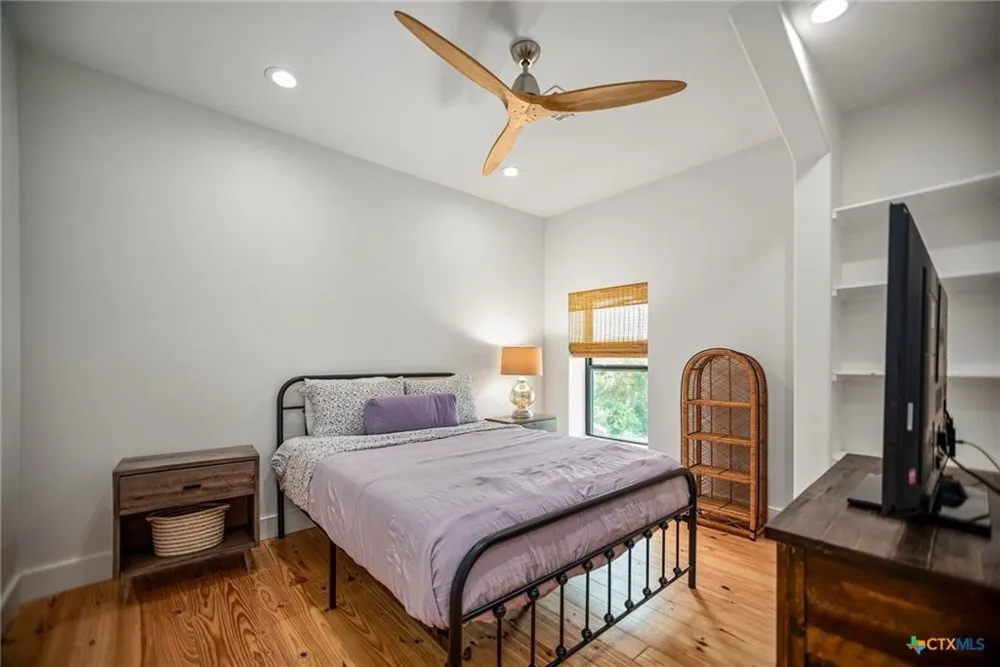 804 W Tyler Avenue Port O Connor, TX 77982