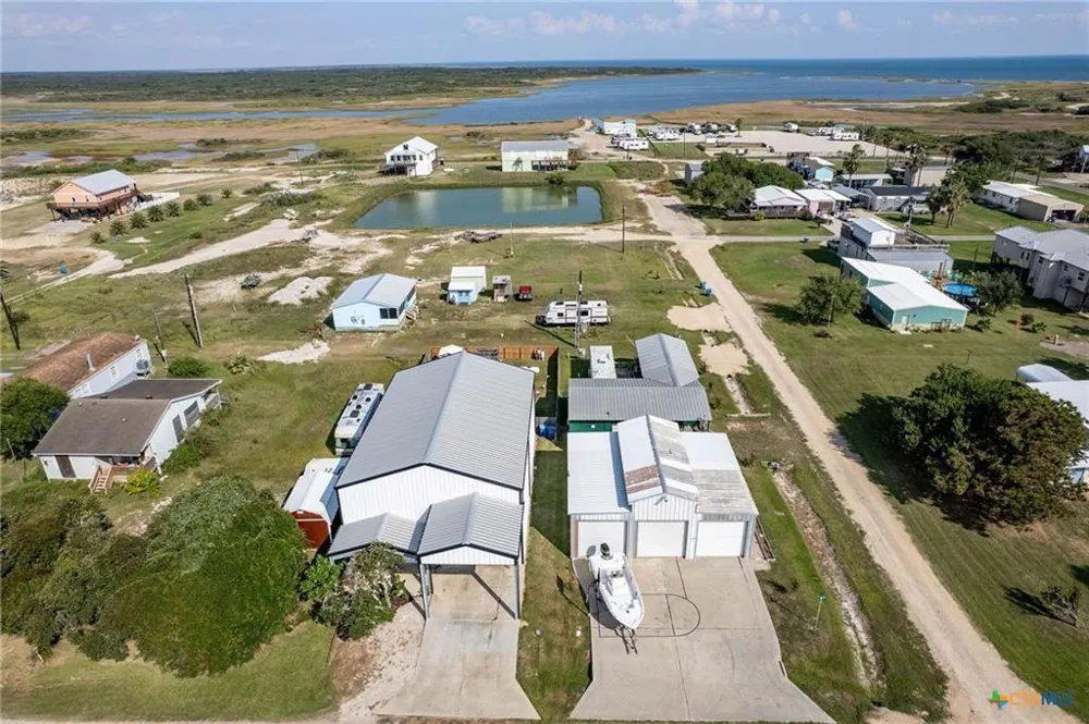 804 W Tyler Avenue Port O Connor, TX 77982