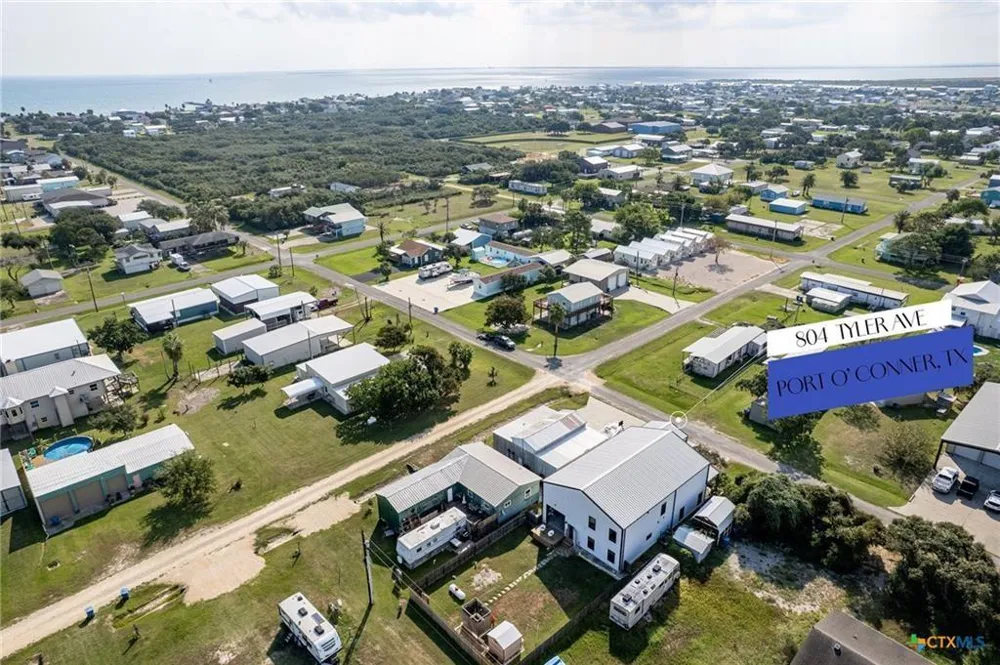 804 W Tyler Avenue Port O Connor, TX 77982
