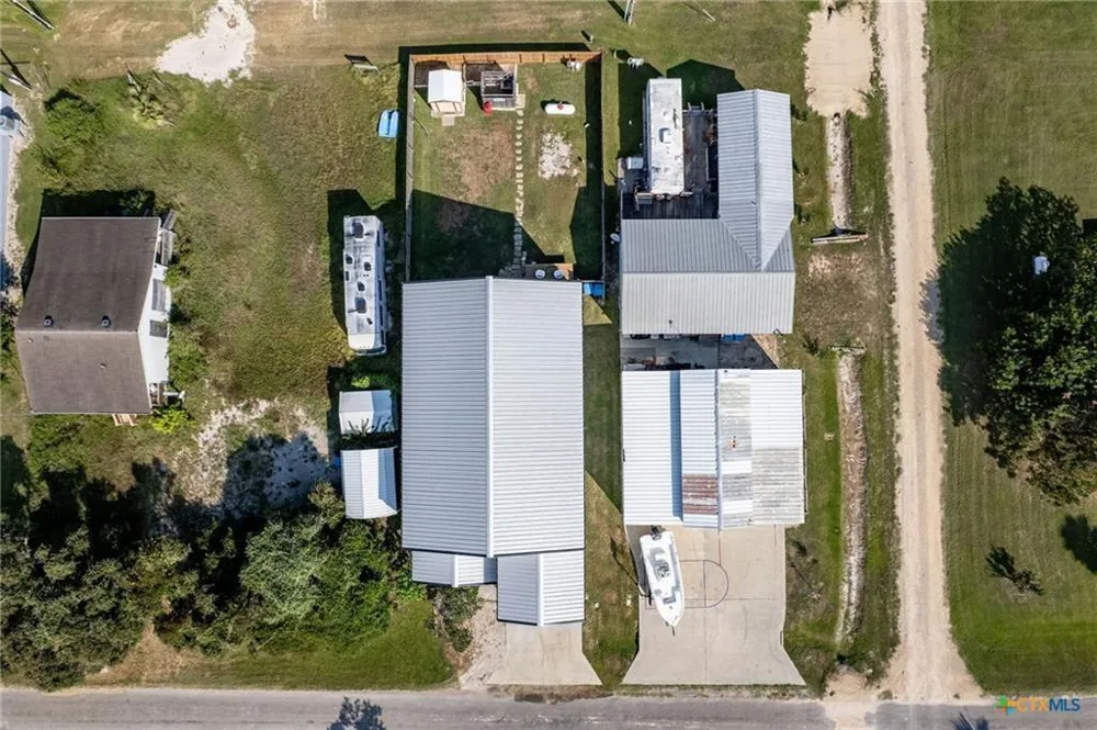 804 W Tyler Avenue Port O Connor, TX 77982
