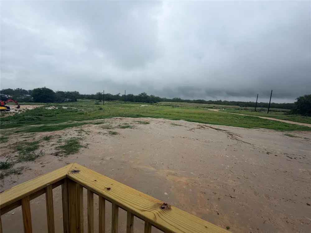 25 Cr 124 Road Floresville, TX 78114