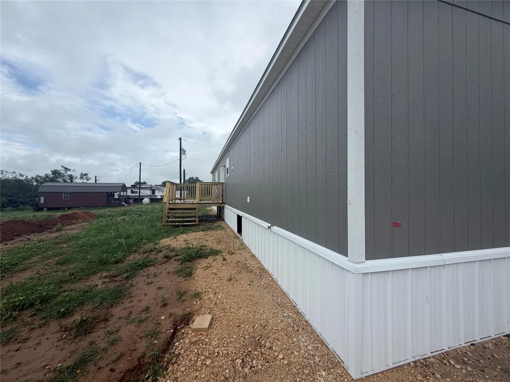 25 Cr 124 Road Floresville, TX 78114