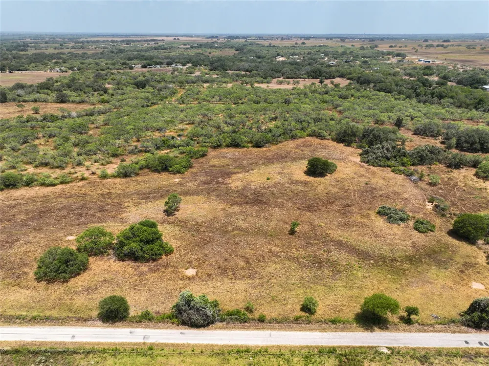 25 Cr 124 Road Floresville, TX 78114