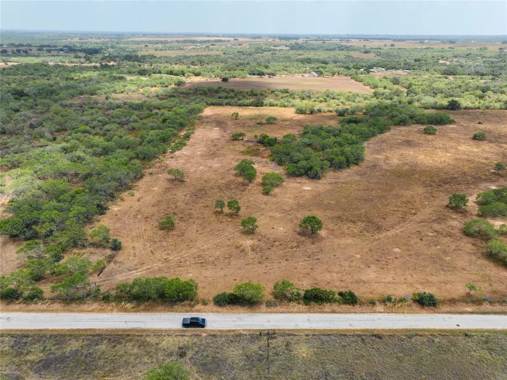 25 Cr 124 Road Floresville, TX 78114