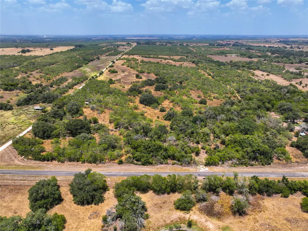 25 Cr 124 Road Floresville, TX 78114