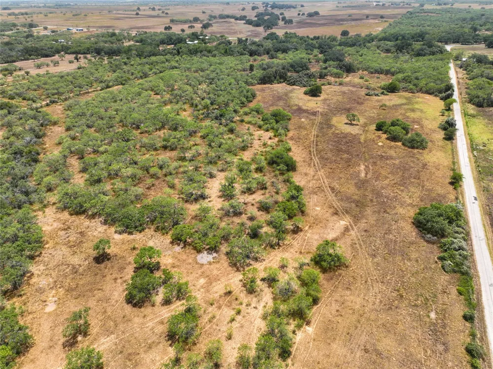 25 Cr 124 Road Floresville, TX 78114