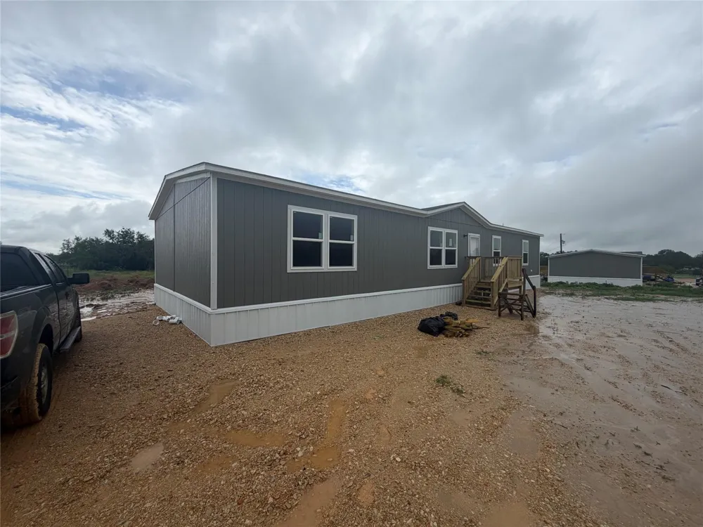 25 Cr 124 Road Floresville, TX 78114