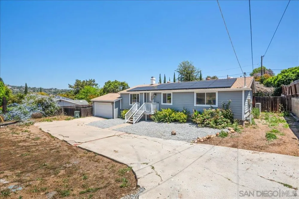 3419 S Barcelona Spring Valley, CA 91977