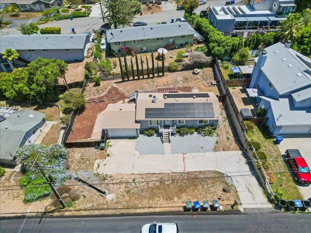 3419 S Barcelona Spring Valley, CA 91977